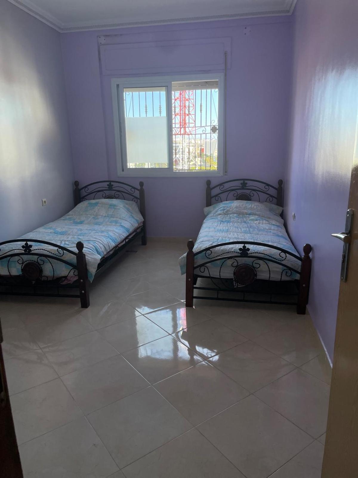 Apparemment Tres Bien Equipe Et Tres Propre Dans Un Bon Emplacement Apartment